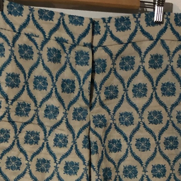 Loft, good condition. Linen is beige with aqua blue embroidery pattern. - Picture 2 of 3